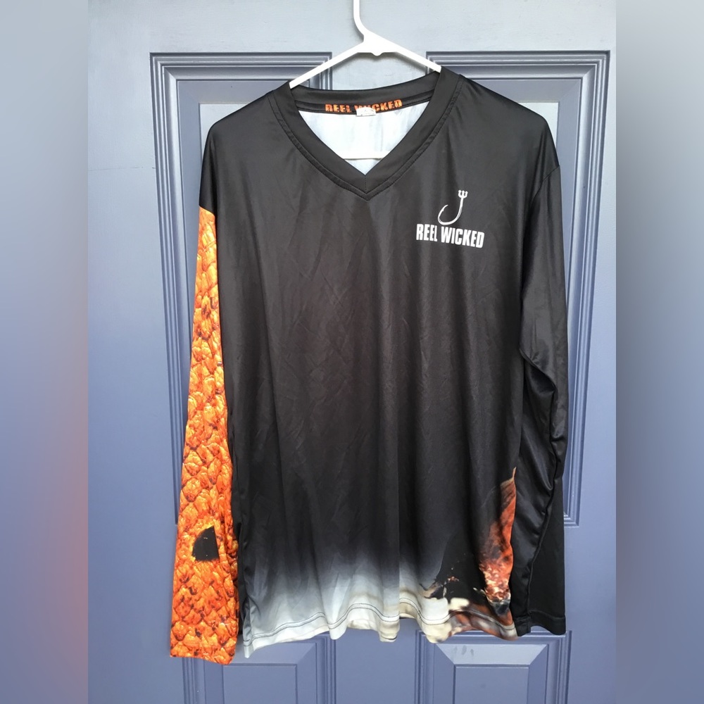 Reel Wicked fishing performance long sleeve shirt.  Black with orange scales. M